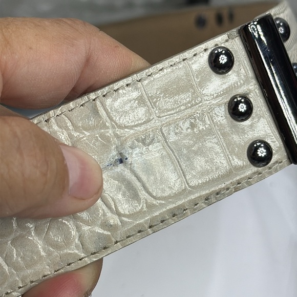 (H)Carlisle belt in matte white imitation crocodile leather with silver bucklexs main image 4